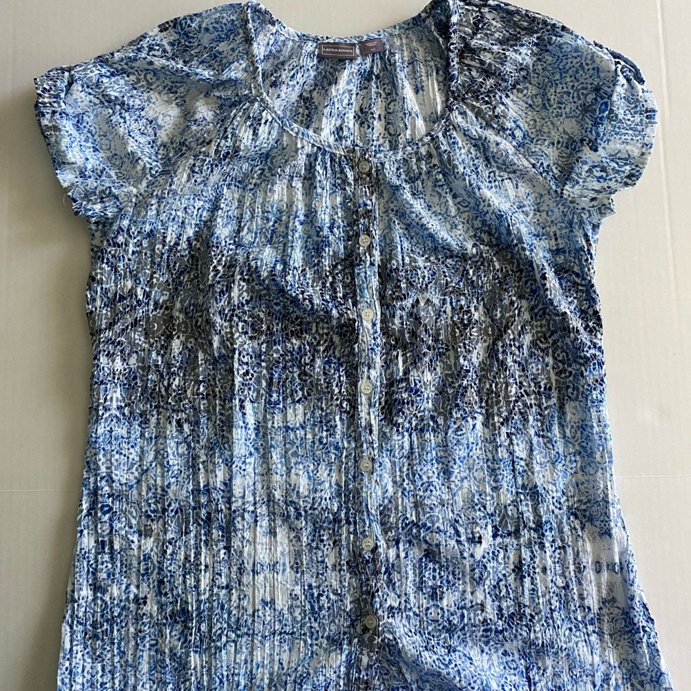 Laura‎ Scott Blue and White Patterned Blouse